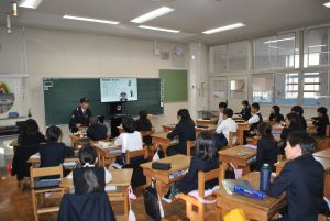 警察官のお仕事について（３年生）